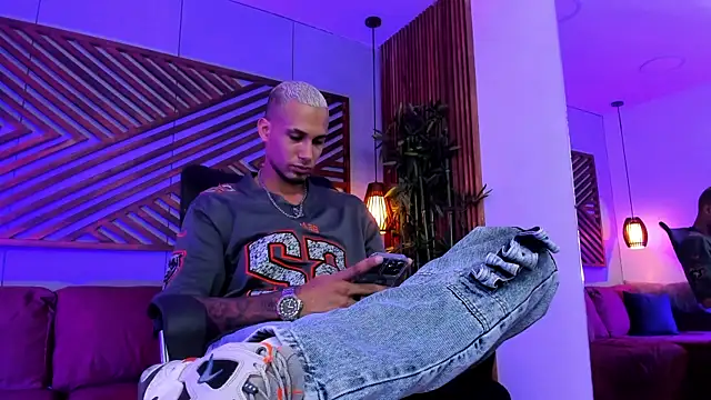 Snapshot of MagnusFrost chatting on January 2025 07:28:02 PM MagnusFrost online show from January 2025 07:28:02 PM