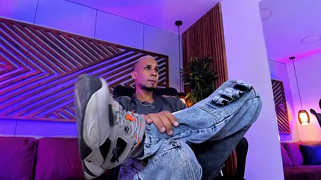 Snapshot of MagnusFrost chatting on January 2025 11:11:01 PM MagnusFrost online show from January 2025 11:11:01 PM