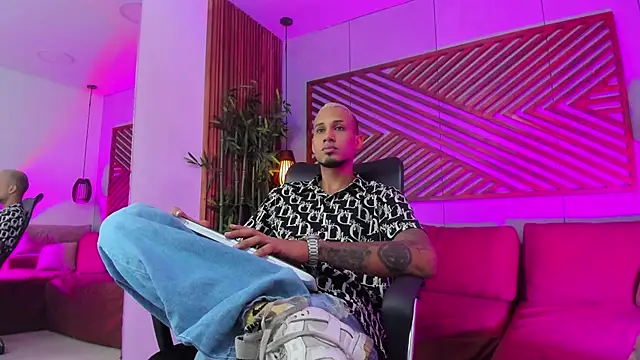 Snapshot of MagnusFrost chatting on January 2025 07:29:02 PM MagnusFrost online show from January 2025 07:29:02 PM