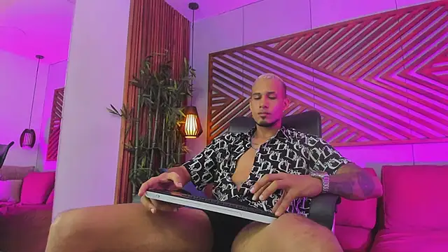 Snapshot of MagnusFrost chatting on January 2025 10:31:02 PM MagnusFrost online show from January 2025 10:31:02 PM