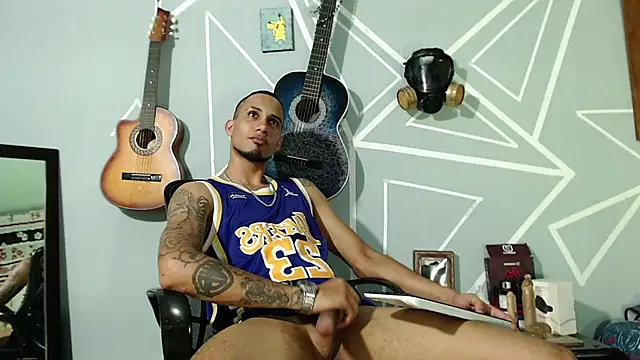 Snapshot of MagnusFrost chatting on February 2025 03:44:01 AM MagnusFrost online show from February 2025 03:44:01 AM