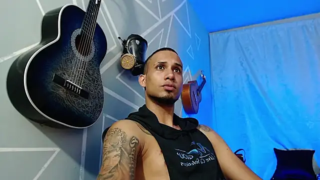 Snapshot of MagnusFrost chatting on February 2025 01:38:01 AM MagnusFrost online show from February 2025 01:38:01 AM