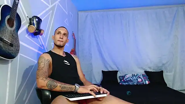 Snapshot of MagnusFrost chatting on February 2025 01:25:02 AM MagnusFrost online show from February 2025 01:25:02 AM