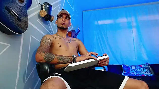 Snapshot of MagnusFrost chatting on February 2025 07:38:02 PM MagnusFrost online show from February 2025 07:38:02 PM