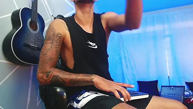 Snapshot of MagnusFrost chatting on February 2025 07:45:02 PM MagnusFrost online show from February 2025 07:45:02 PM