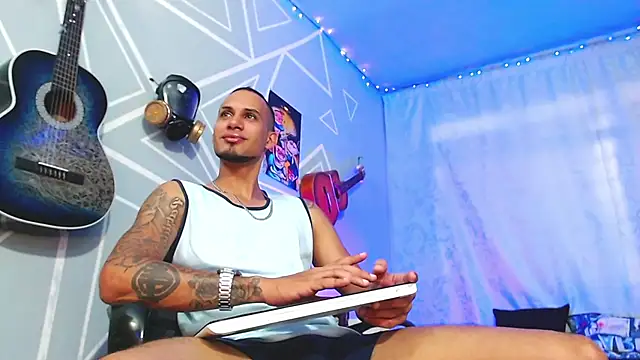 Snapshot of MagnusFrost chatting on February 2025 07:42:02 PM MagnusFrost online show from February 2025 07:42:02 PM