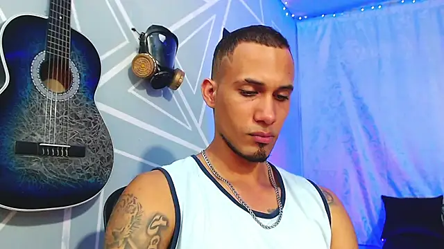 Snapshot of MagnusFrost chatting on February 2025 10:47:02 PM MagnusFrost online show from February 2025 10:47:02 PM