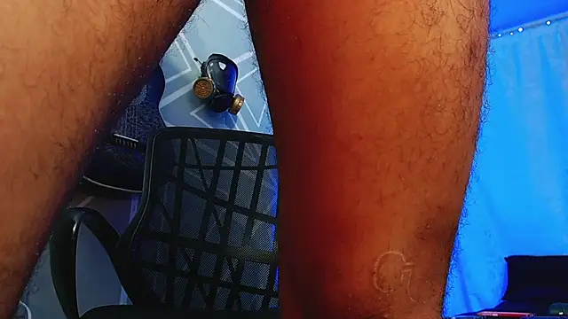 Snapshot of MagnusFrost chatting on February 2025 11:19:02 PM MagnusFrost online show from February 2025 11:19:02 PM