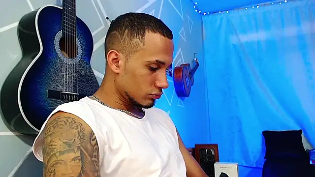 Snapshot of MagnusFrost chatting on February 2025 07:59:02 PM MagnusFrost online show from February 2025 07:59:02 PM