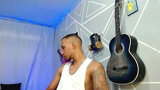 Snapshot of MagnusFrost chatting on February 2025 09:22:01 PM MagnusFrost online show from February 2025 09:22:01 PM