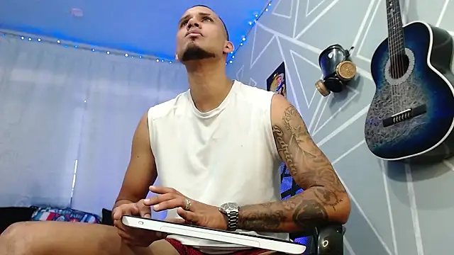 Snapshot of MagnusFrost chatting on March 2025 05:07:02 PM MagnusFrost online show from March 2025 05:07:02 PM