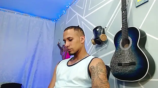 Snapshot of MagnusFrost chatting on March 2025 11:22:01 PM MagnusFrost online show from March 2025 11:22:01 PM