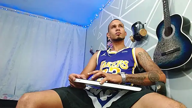 Snapshot of MagnusFrost chatting on March 2025 10:21:02 PM MagnusFrost online show from March 2025 10:21:02 PM