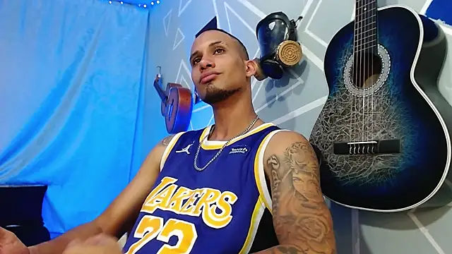 Snapshot of MagnusFrost chatting on March 2025 12:05:01 AM MagnusFrost online show from March 2025 12:05:01 AM