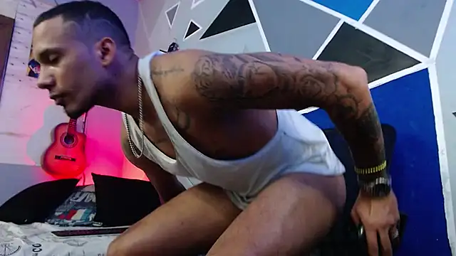 Snapshot of MagnusFrost chatting on September 2025 07:54:01 AM MagnusFrost online show from September 2025 07:54:01 AM