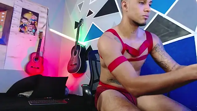 Snapshot of MagnusFrost chatting on October 2025 04:43:02 AM MagnusFrost online show from October 2025 04:43:02 AM