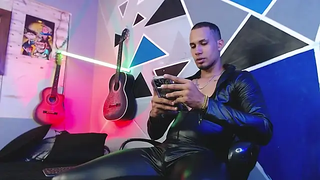 Snapshot of MagnusFrost chatting on October 2025 03:48:02 AM MagnusFrost online show from October 2025 03:48:02 AM