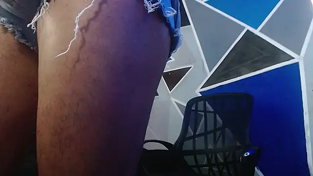 Snapshot of MagnusFrost chatting on October 2025 02:54:01 AM MagnusFrost online show from October 2025 02:54:01 AM