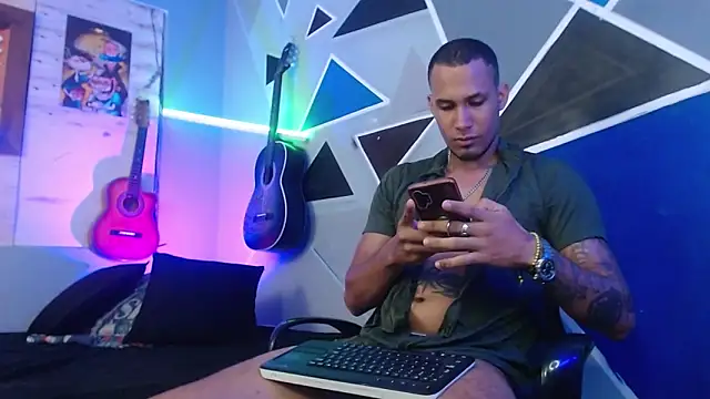 Snapshot of MagnusFrost chatting on October 2025 06:25:02 AM MagnusFrost online show from October 2025 06:25:02 AM