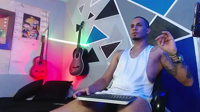 Snapshot of MagnusFrost chatting on October 2025 04:46:02 AM MagnusFrost online show from October 2025 04:46:02 AM