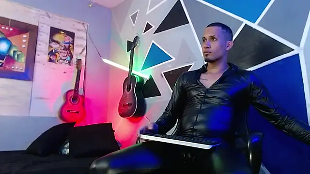 Snapshot of MagnusFrost chatting on November 2025 04:01:02 AM MagnusFrost online show from November 2025 04:01:02 AM