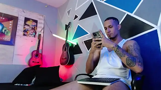 Snapshot of MagnusFrost chatting on November 2025 05:52:01 AM MagnusFrost online show from November 2025 05:52:01 AM