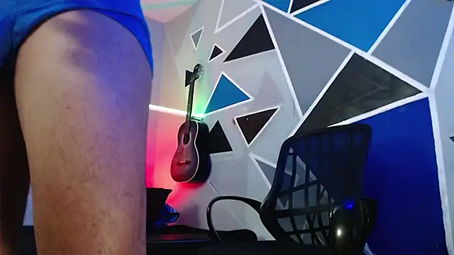 Snapshot of MagnusFrost chatting on November 2025 04:00:01 AM MagnusFrost online show from November 2025 04:00:01 AM