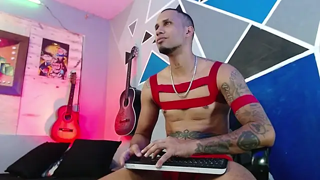 Snapshot of MagnusFrost chatting on December 2025 03:00:02 AM MagnusFrost online show from December 2025 03:00:02 AM