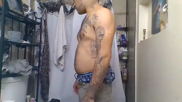 Snapshot of Houstonslong1 chatting on December 2024 04:58:02 AM Houstonslong1 online show from December 2024 04:58:02 AM