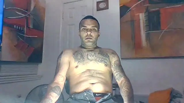 Snapshot of Houstonslong1 chatting on January 2025 06:01:02 AM Houstonslong1 online show from January 2025 06:01:02 AM