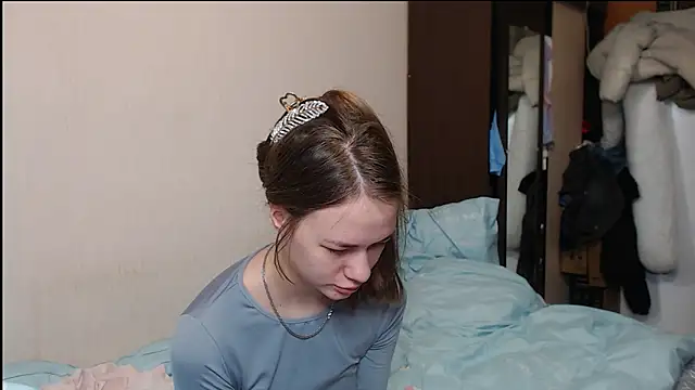 leila bambi  online show from February 2025 07:05:02 PM