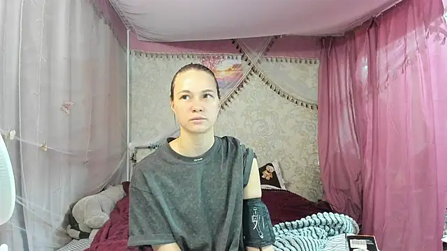 Snapshot of leila_bambi_ chatting on April 2026 01:56:02 PM leila bambi online show from April 2026 01:56:02 PM