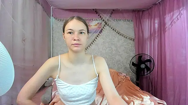 Snapshot of leila_bambi_ chatting on June 2026 01:57:02 PM leila bambi online show from June 2026 01:57:02 PM