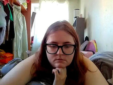 Snapshot of DesireMelissa chatting on June 2026 06:00:02 AM DesireMelissa online show from June 2026 06:00:02 AM