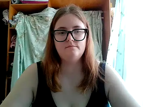 Snapshot of DesireMelissa chatting on June 2026 05:43:02 AM DesireMelissa online show from June 2026 05:43:02 AM