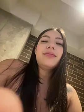 Latina vanessa online show from April 2026 02:33:01 AM