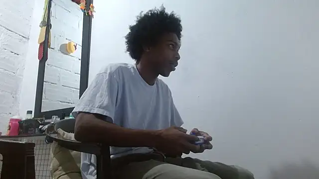 Snapshot of Larry-n-clouds chatting on February 2026 03:04:01 AM Larry-n-clouds online show from February 2026 03:04:01 AM