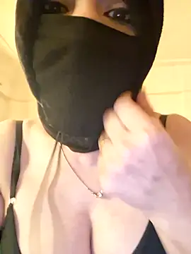 Snapshot of Rozittaa chatting on April 2026 01:05:02 PM Rozittaa online show from April 2026 01:05:02 PM