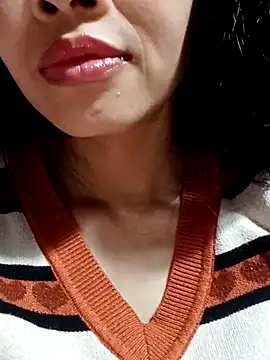 Snapshot of Hana_love20 chatting on February 2025 12:32:02 PM Hana love20 online show from February 2025 12:32:02 PM