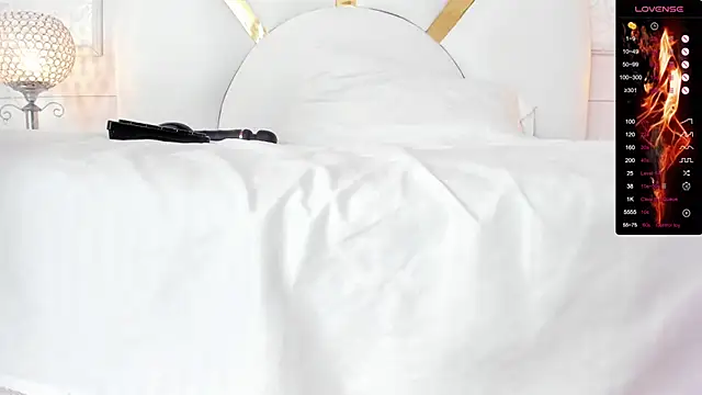 Snapshot of Donnapaul chatting on September 2025 12:21:01 PM Donnapaul online show from September 2025 12:21:01 PM