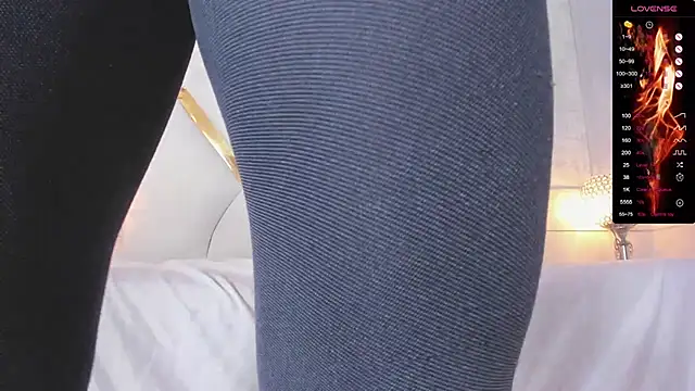 Snapshot of Donnapaul chatting on October 2025 12:28:01 PM Donnapaul online show from October 2025 12:28:01 PM