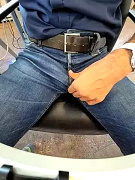 alessandroman2114 online show from September 2025 10:31:02 AM