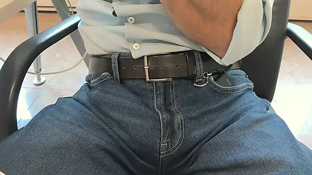 alessandroman2114 online show from October 2025 10:26:02 AM