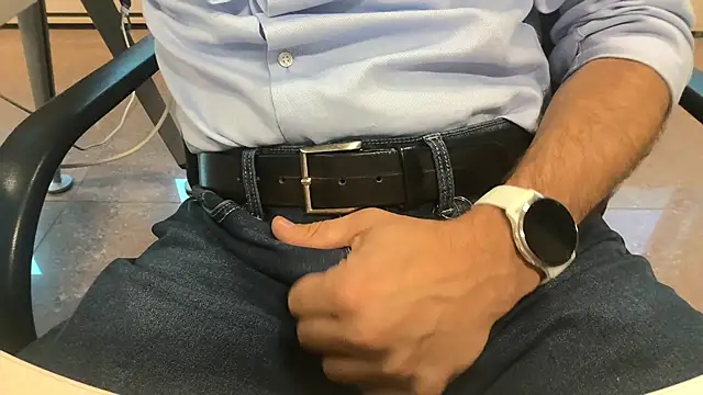 alessandroman2114 online show from October 2025 04:08:01 PM