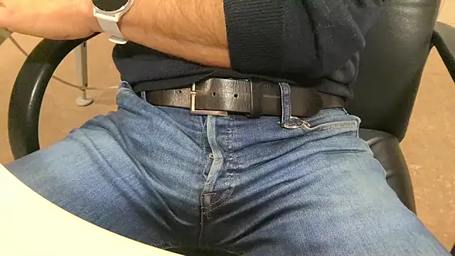 alessandroman2114 online show from November 2025 05:04:01 PM