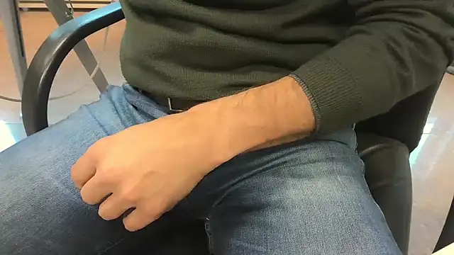 alessandroman2114 online show from April 2026 04:55:02 PM