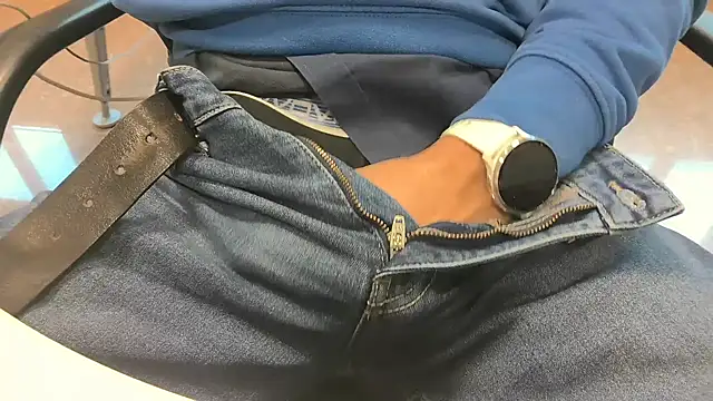 alessandroman2114 online show from April 2026 04:23:01 PM