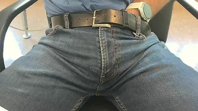 alessandroman2114 online show from April 2026 10:29:01 AM