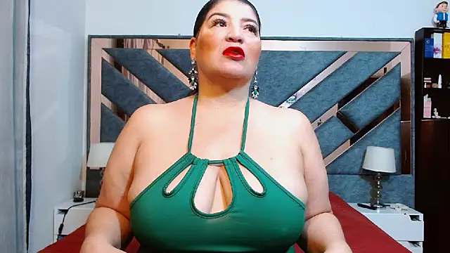 Snapshot of KarlaTesg chatting on November 2025 09:43:02 AM KarlaTesg online show from November 2025 09:43:02 AM