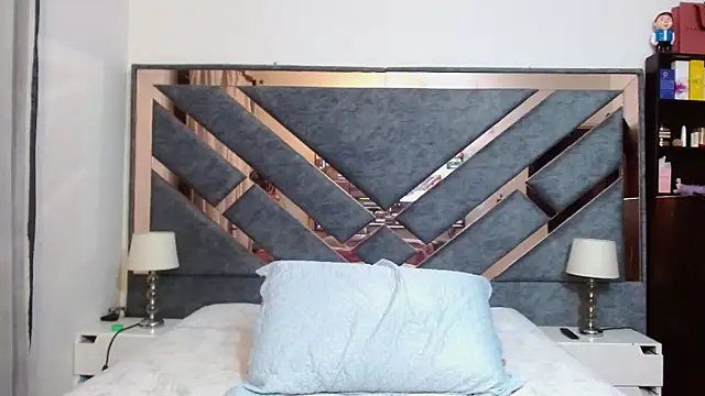 Snapshot of KarlaTesg chatting on December 2025 10:42:02 AM KarlaTesg online show from December 2025 10:42:02 AM